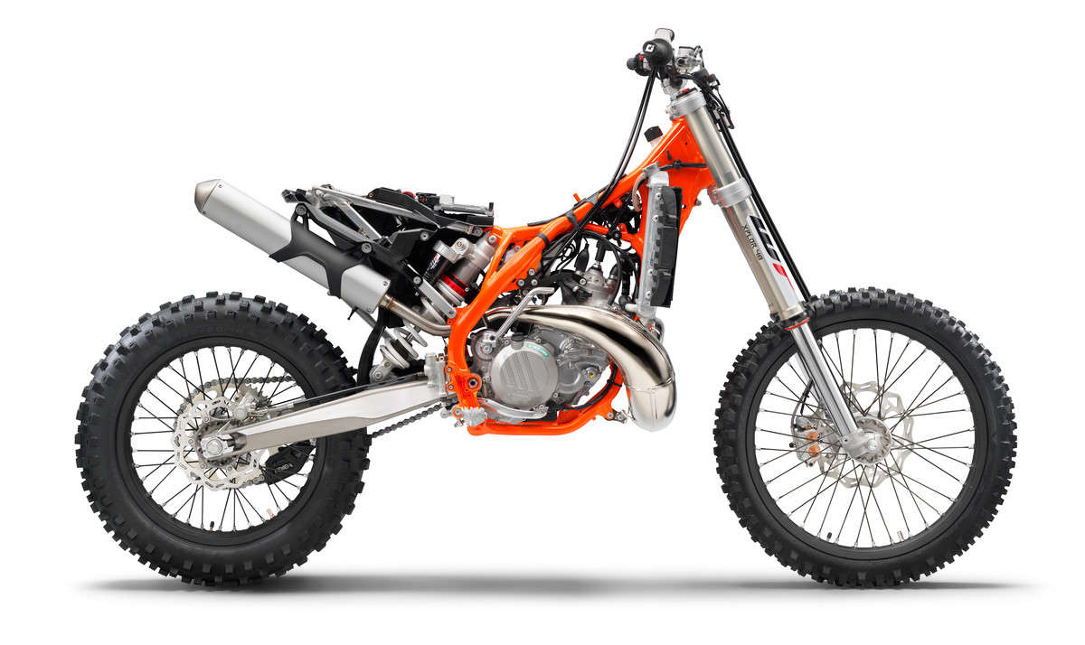 aktm_250_300_exc-tpi_90de_ri_stripped_my19_enduro21