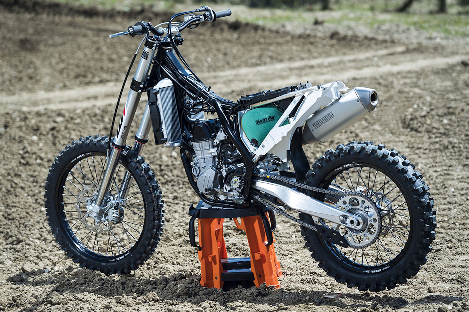 ktm_450sx-f_naked_mc52774_enduro21_560