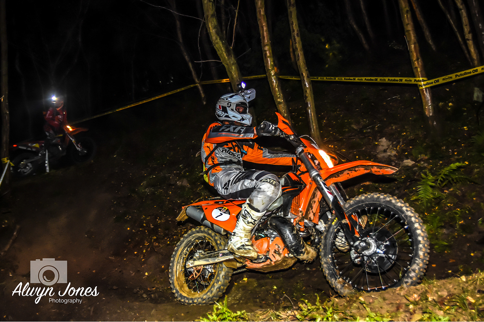 enduro21_ktm_tpi_300_exc_test_mule_night_race_alwyn_jones_560