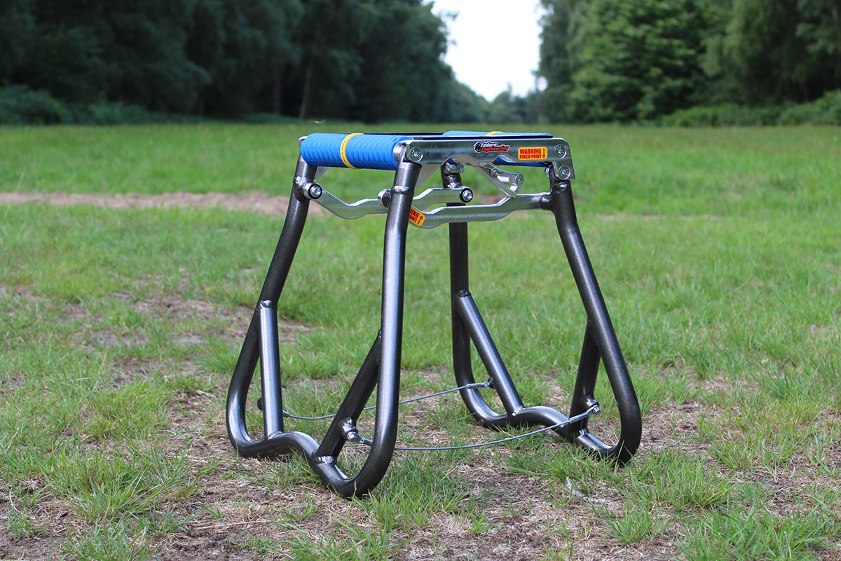 First look: Enduro Engineering foldable bike stand