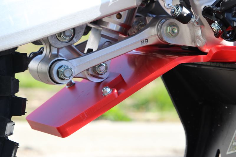 axp_crf_red_rear_ax1581_7