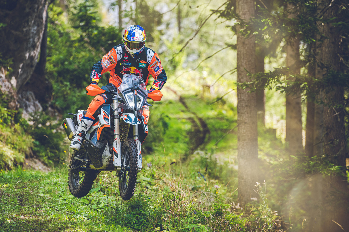 360999_my21-ktm-890-adventure-r-rally_-action_-toby-price