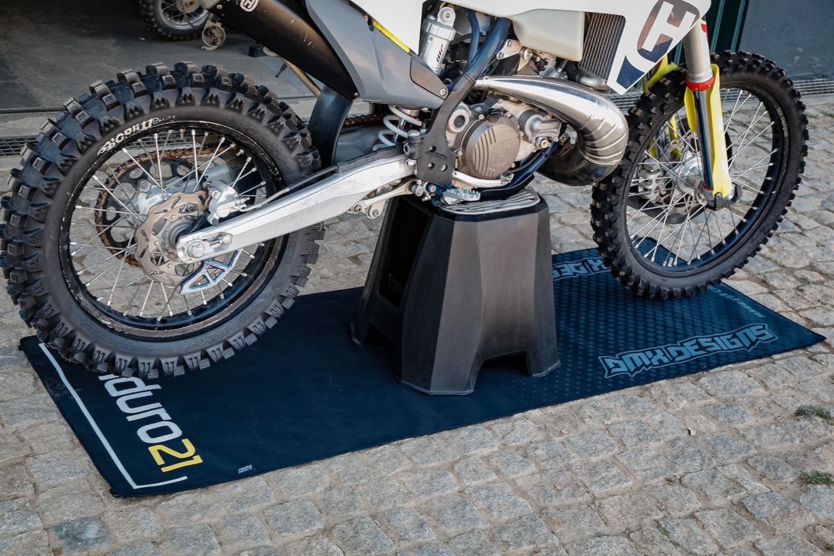 Vistazo rápido: alfombras personalizadas para moto DMX Designs