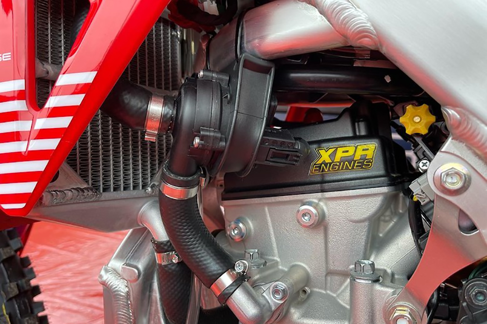 Spotted: Electric water pumps on MX bikes – would it work for enduro?