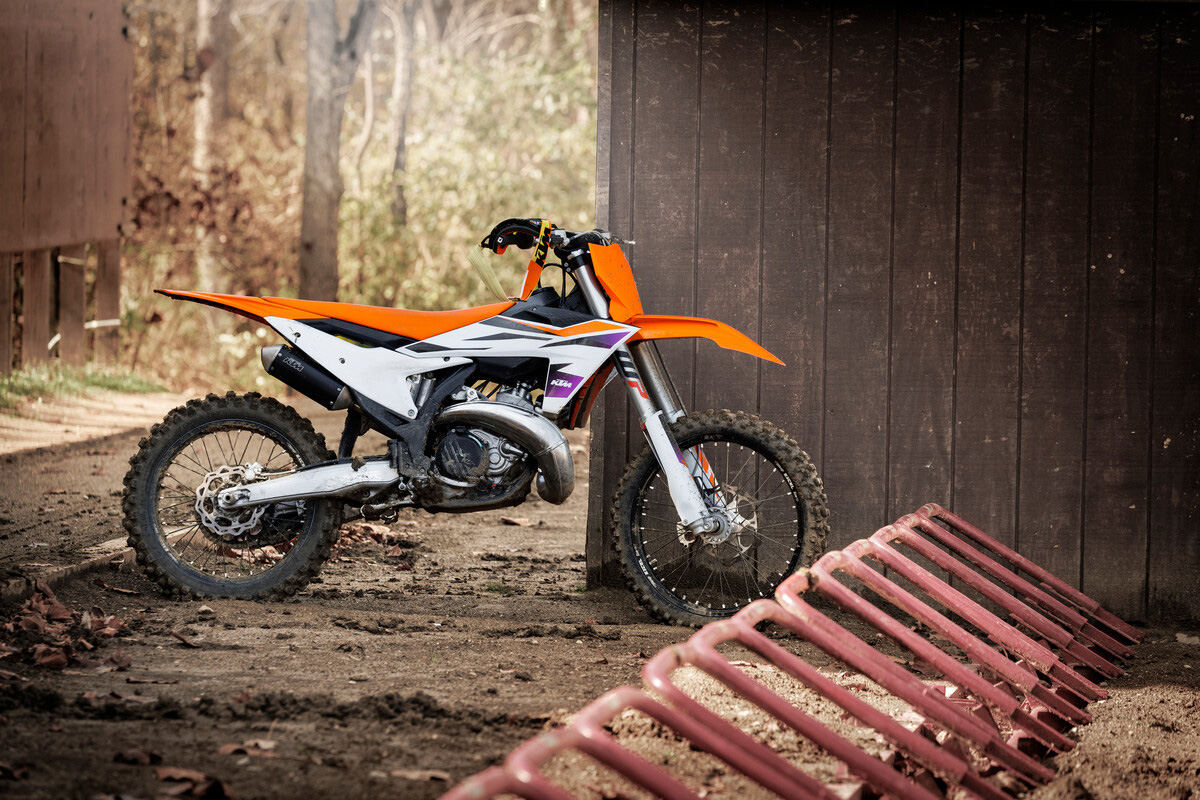 my24-ktm-300-sx_europe-global_usa_static