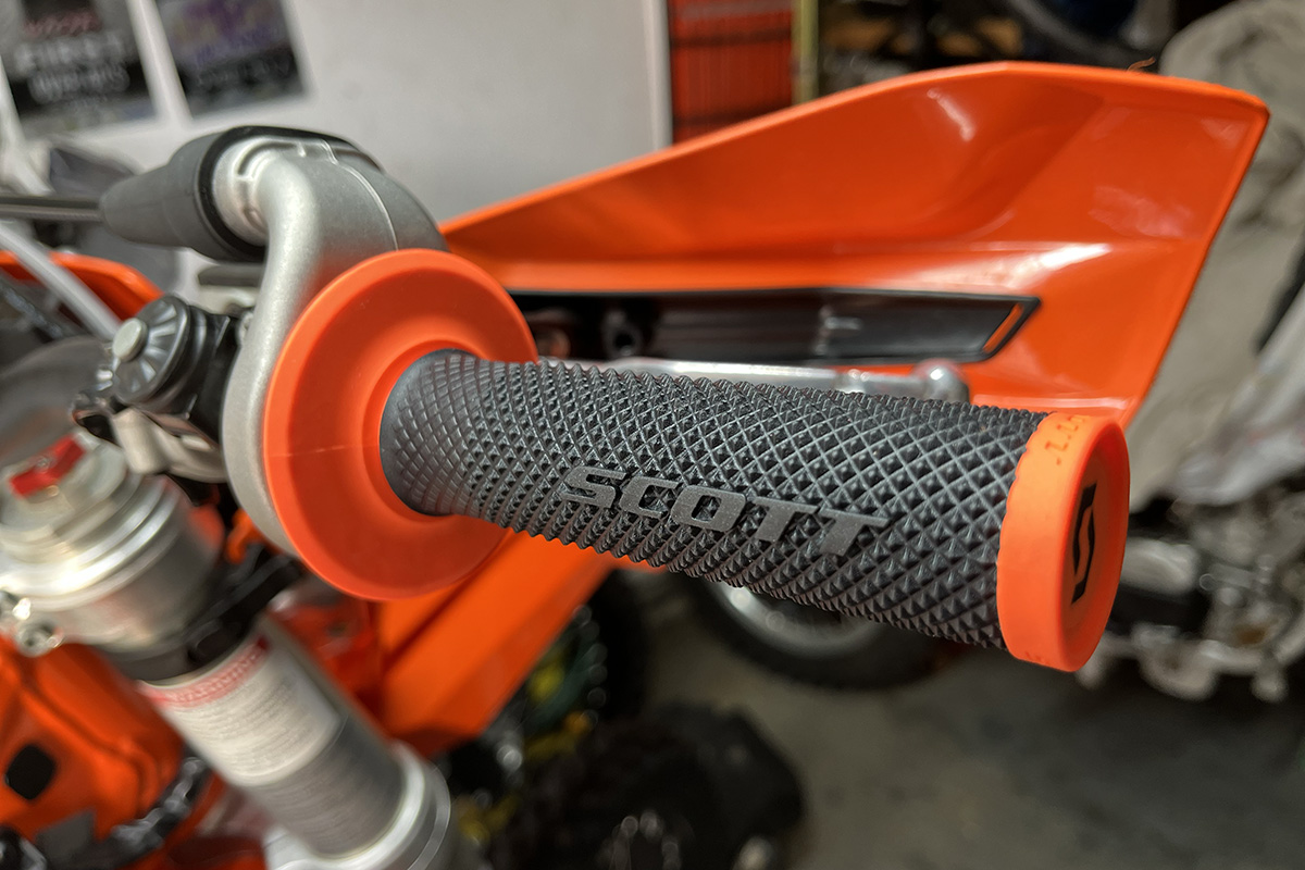 Quick look: SCOTT SXII lock-on grips – “fit and go” off-road grip sets