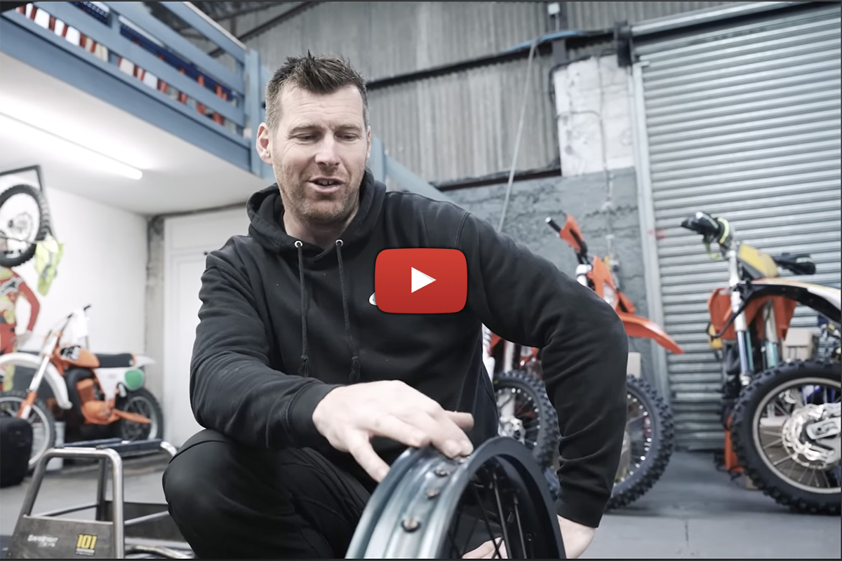 Motos Pro: Los trucos de David Knight para armar una KTM 300 XC en su taller
