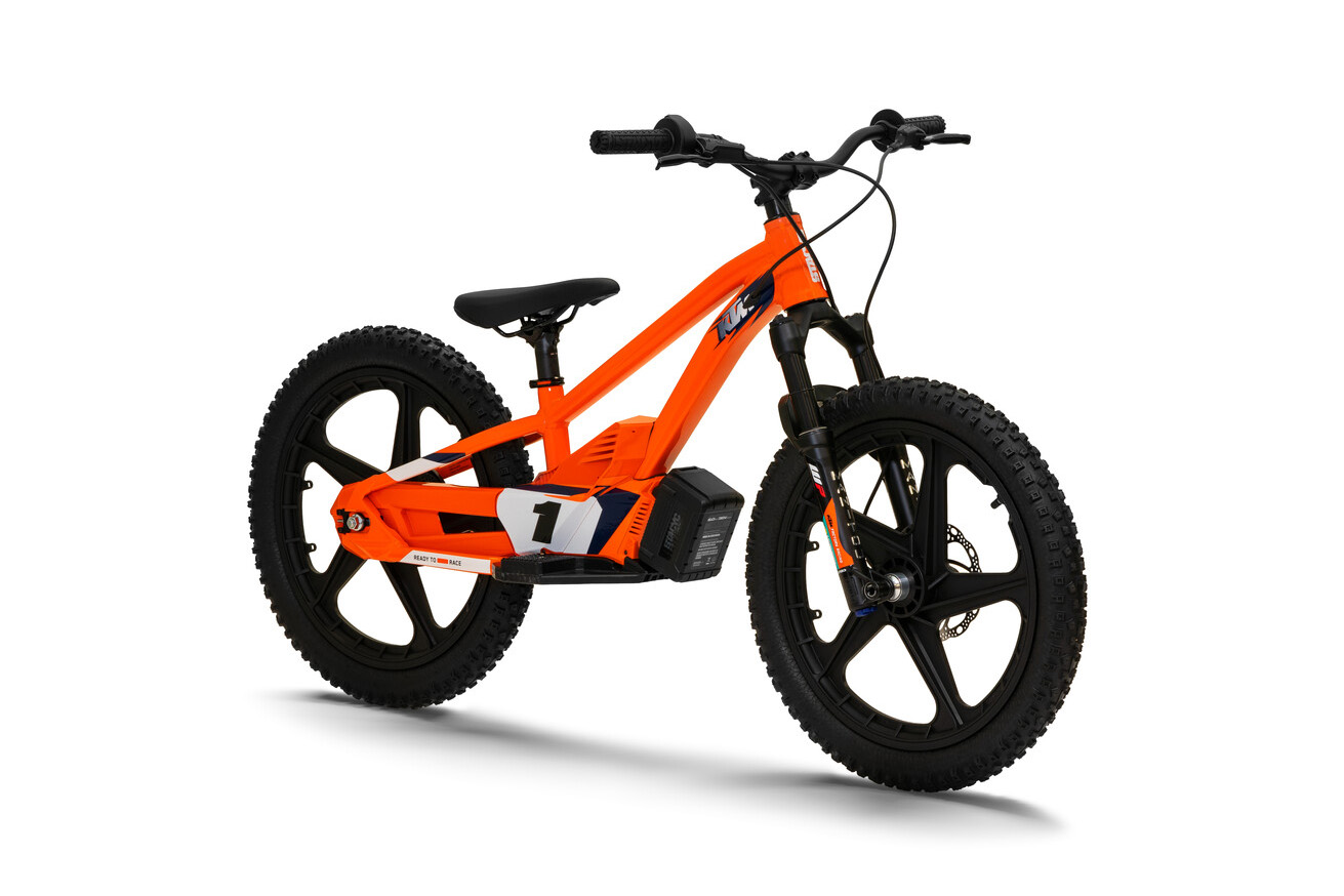 Vistazo Rápido: KTM amplía su gama de bicicletas de equilibrio – El nuevo modelo SX-E 1.20 alcanza 32 km/h