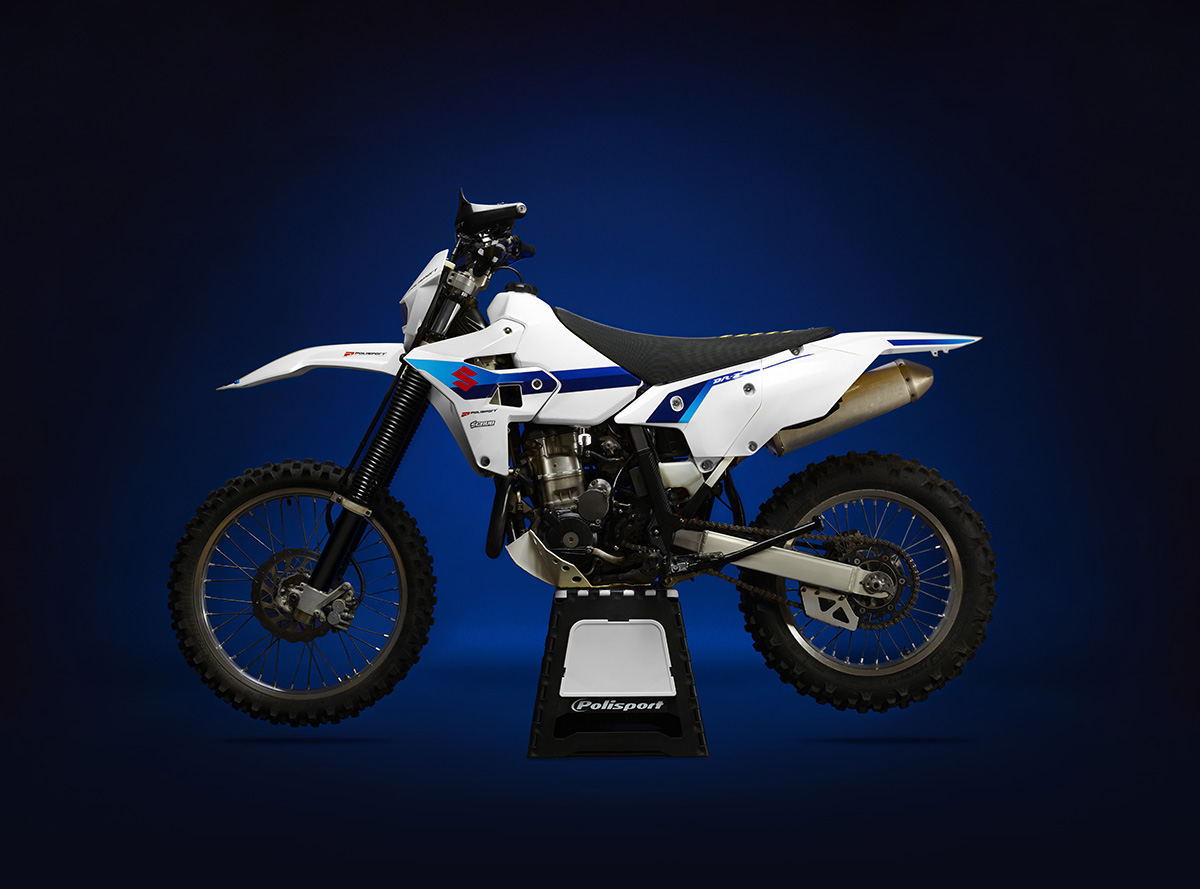 Vistazo Rápido: Nuevo kit de ‘restyling’ en blanco de Polisport para la Suzuki DR-Z