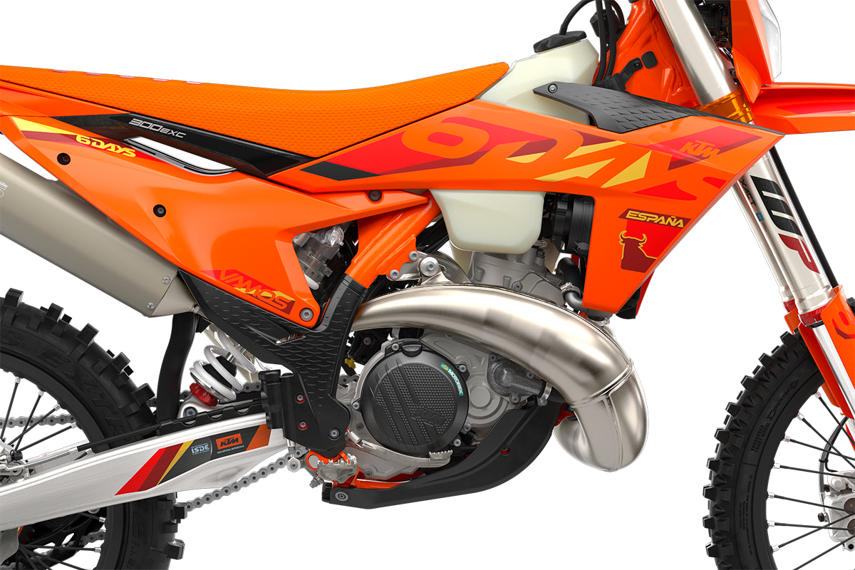 ktm-300-exc-six-days-crop