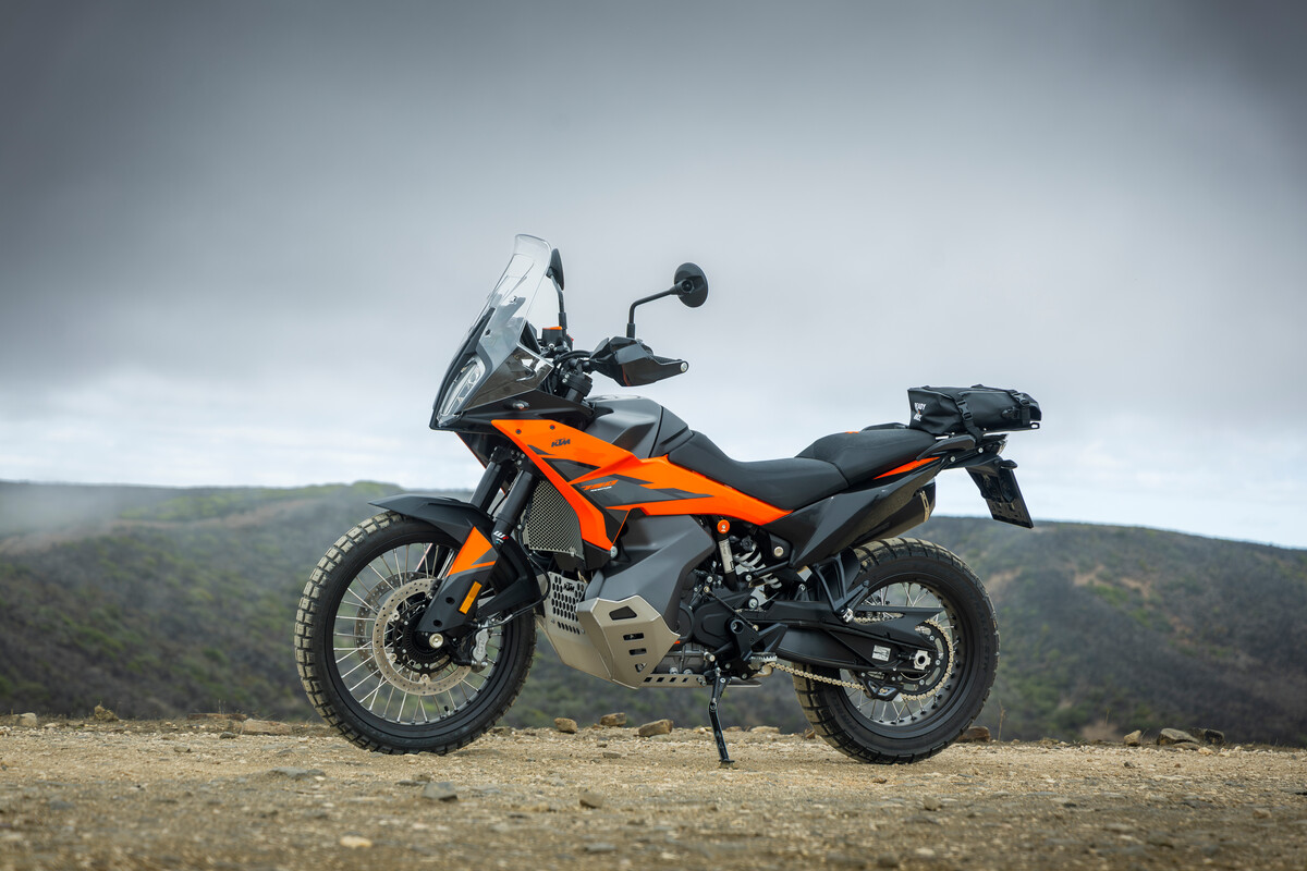 Primera Impresión: La KTM 790 Adventure 2025 recibe mejoras en la suspensión – ¿por qué comprar la 890?