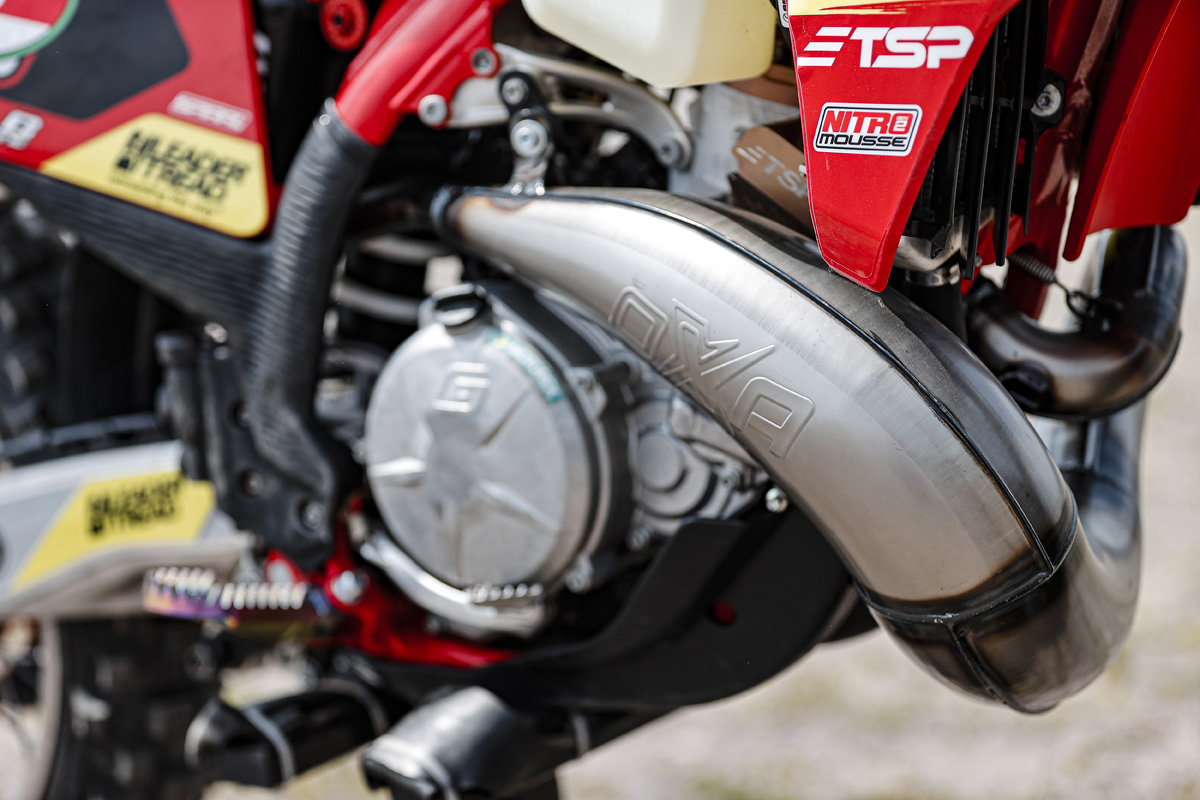 Closer look: OXA Factory header pipe and silencer/muffler – two-stroke specialists for enduro