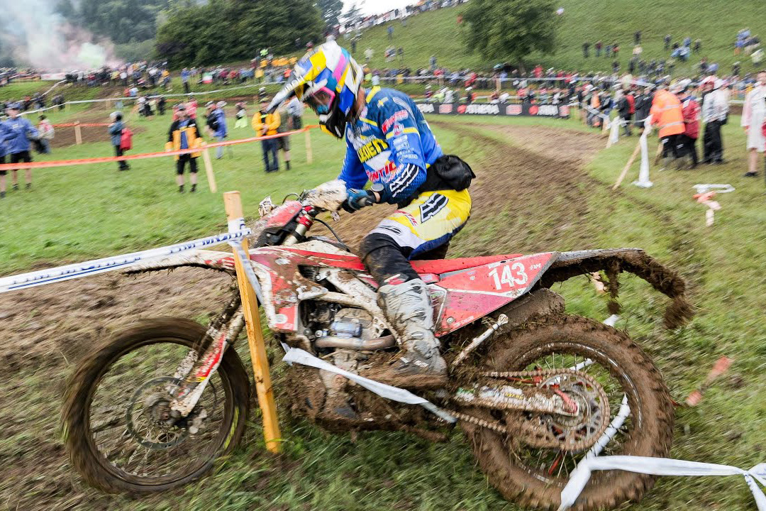 ISDE Italia 2025: RAW Día 5 – pilotar es resbalar (a lo grande)