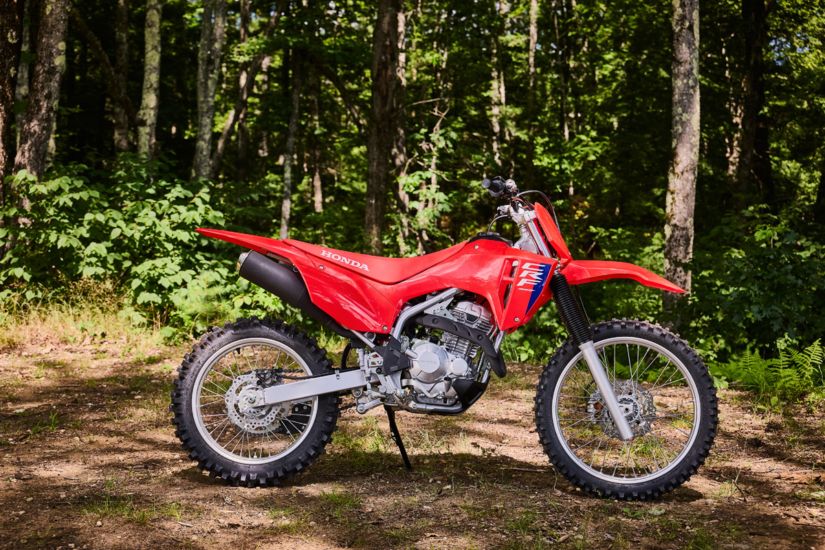 Primera Impresión: Honda CRF300F 2026 – 44cc extra y caja de seis velocidades
