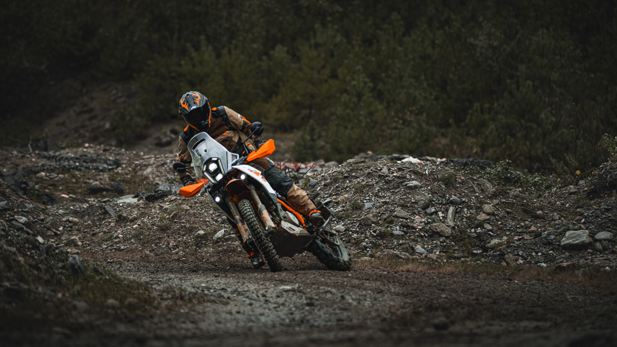 my25-ktm-390-adventure-r10