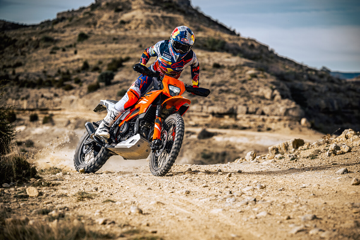 2025-ktm-enduro-r-range-2