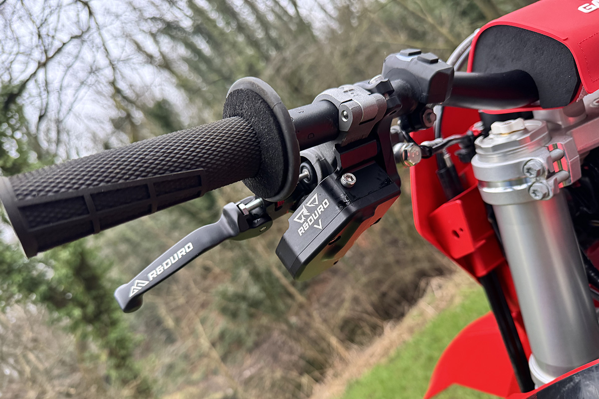 First look: R&Duro Easy Clutch – giving your arm an easier time in enduro