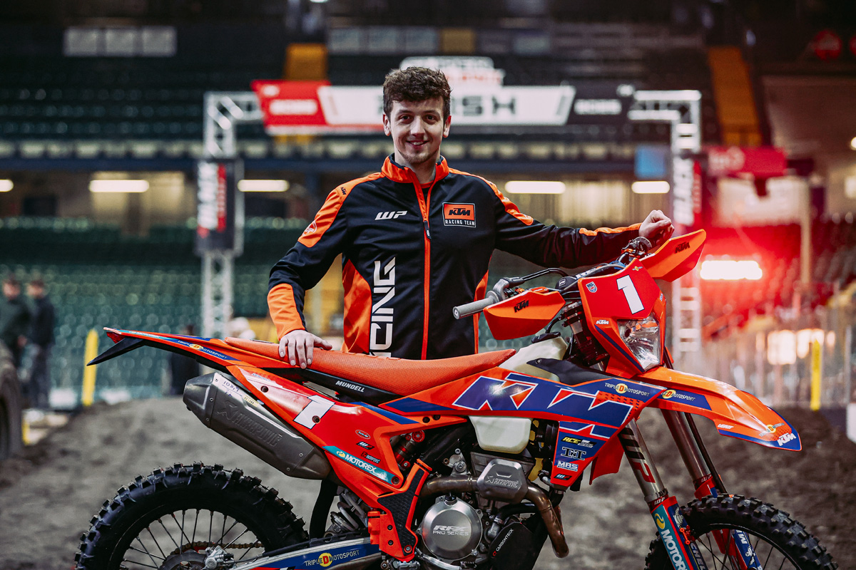 Dan Mundell firma con KTM UK y Triple D Motosport  