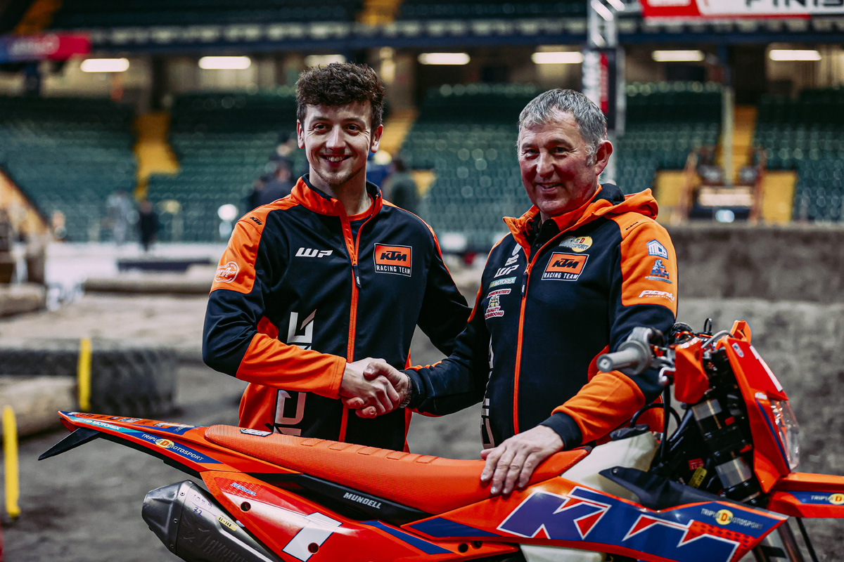 Dan Mundell firma con KTM UK y Triple D Motosport  