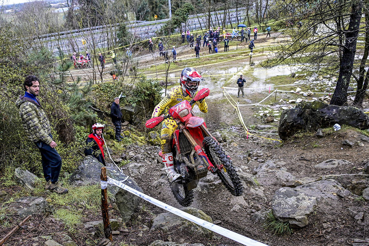 Italiano de Enduro 2025: Holcombe domina una dura prueba antes del inicio del Mundial de EnduroGP