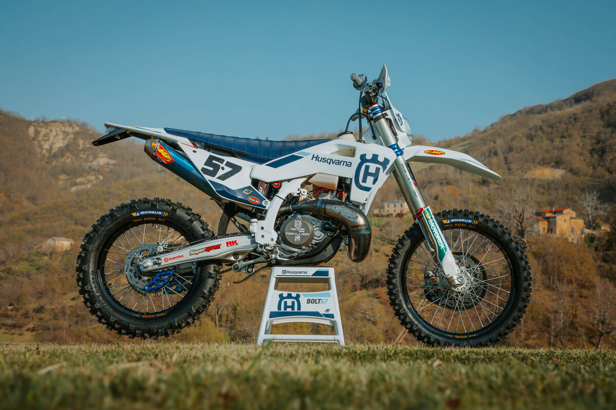 Primera Impresión: la Husqvarna TE300 Factory 2025 de Billy Bolt para Hard Enduro
