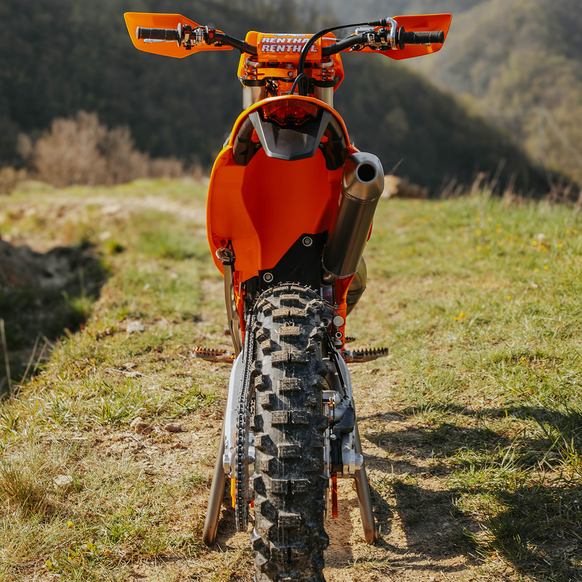 688788_ma4473_1_03-static-ktm-300-exc-manuel-lettenbichler-2025