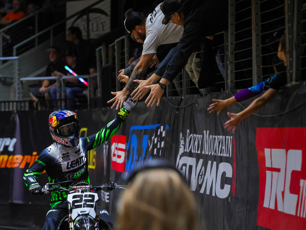 2025_endurocross_jonny_walker_triumph_jack_jaxson_7j9a3504