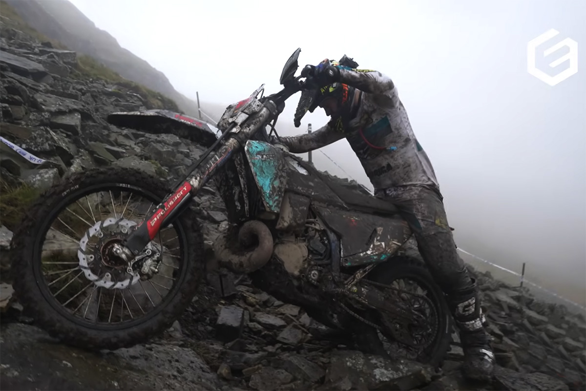 Mario Román da una lección en el barro y gana la Ballbreaker Extreme, primera cita del Británico de Enduro Extremo