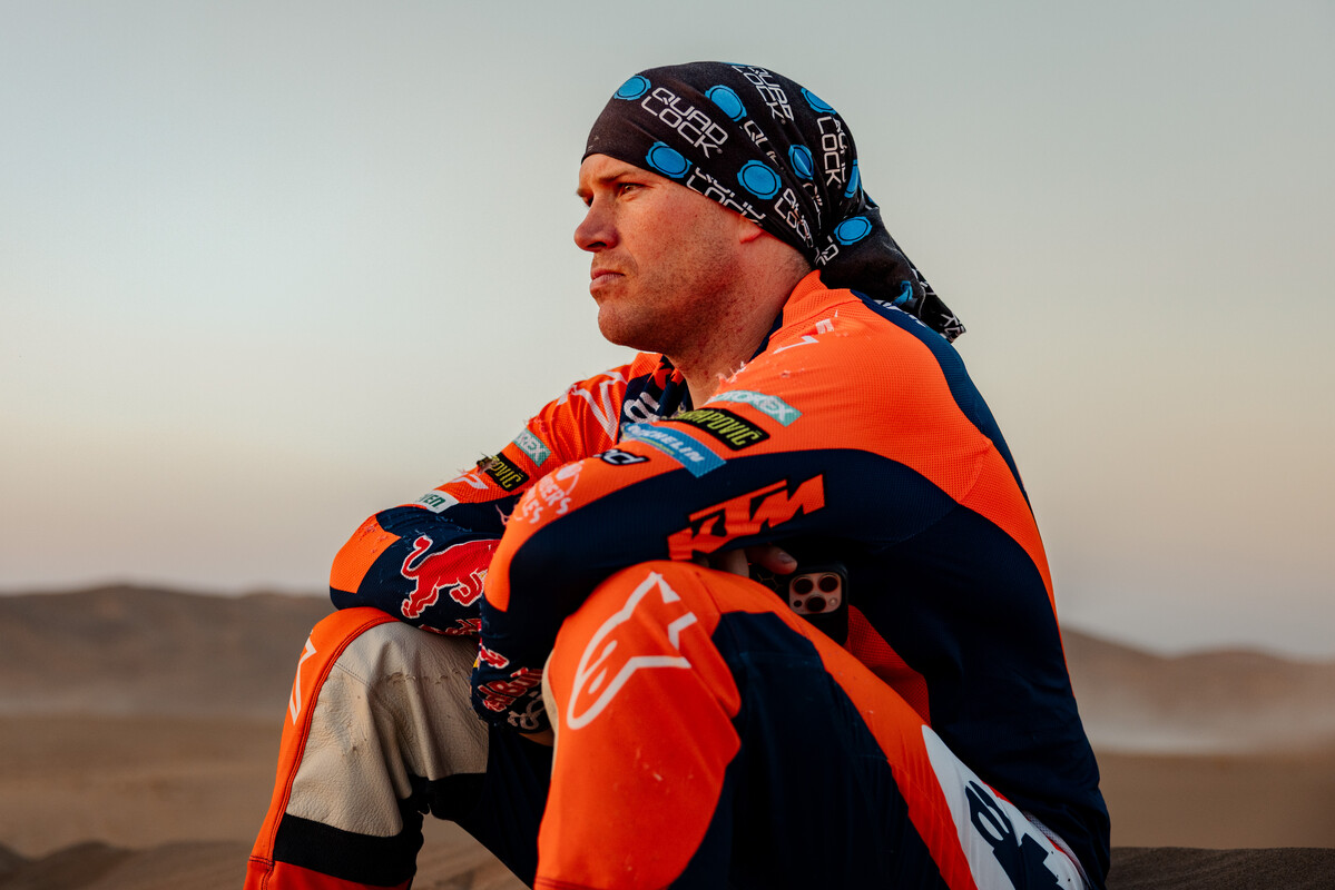 Daniel Sanders (Red Bull KTM) sufre una dura caída en el Dakar 2026 y queda fuera de la lucha por la victoria