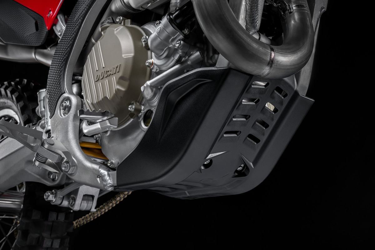 my26_desmo450_mx_factory_studio_8