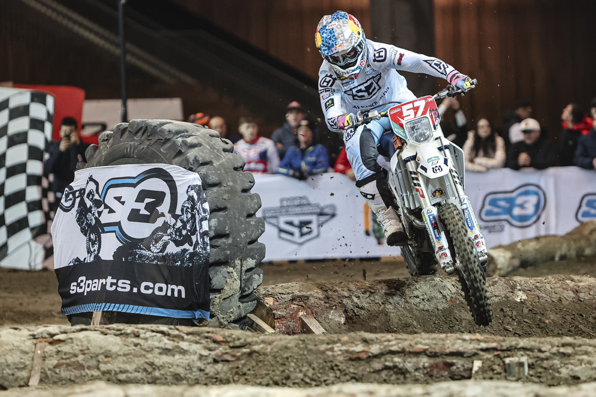 Resultados SuperEnduro 2026 | Ronda 3: Bolt aguanta el tirón de Walker para ganar en Bilbao