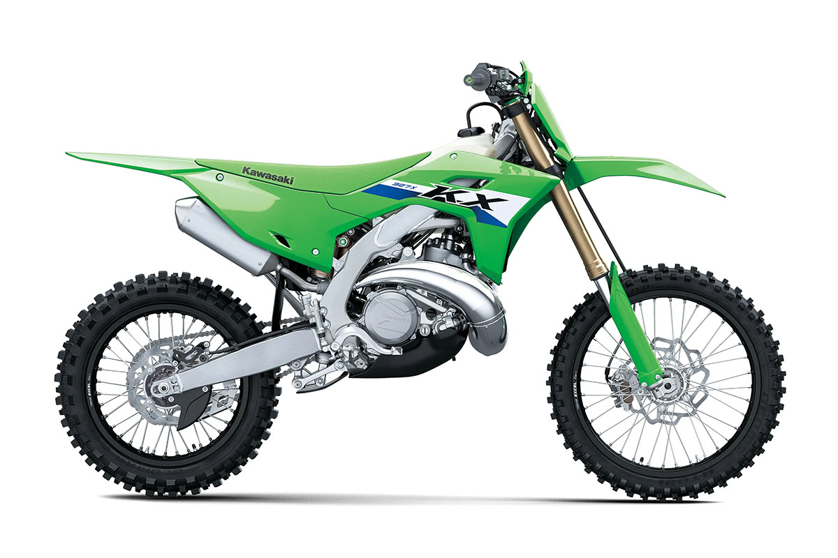 First Look: Kawasaki KX327X MY2027 – the new fuel-injected two-stroke cross-country bike